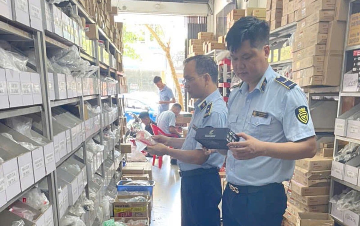 Lào Cai quyết tâm đẩy lùi hàng giả, hàng lậu trên địa bàn. Ảnh: Quốc Hồng. Lào Cai quyết tâm đẩy lùi hàng giả, hàng lậu trên địa bàn. Ảnh: Quốc Hồng.