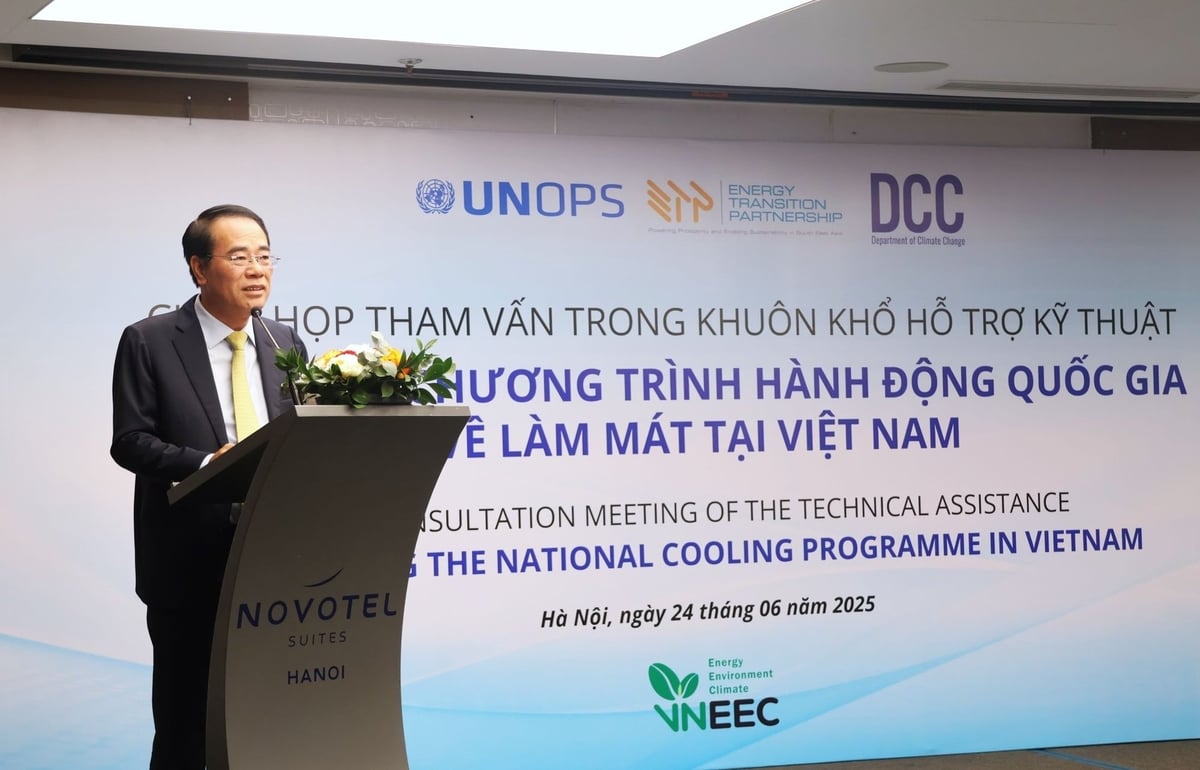 Ôg Tăng Thế Cường, Cục trưởng Cục Biến đổi khí hậu phát biểu tại cuộc họp. Ảnh: Trung Nguyên. 
