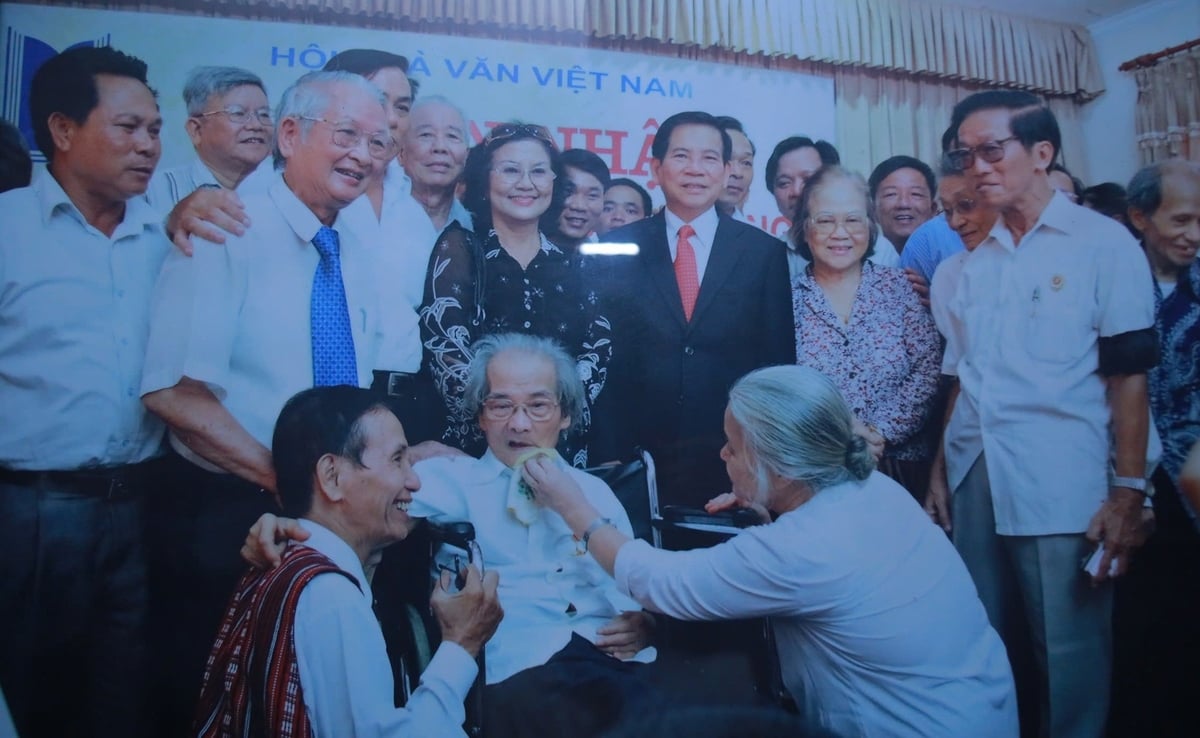 Nhà văn Sơn Tùng luôn nhận được sự trân quý của bạn bè, đồng nghiệp. Ảnh: Tư liệu. Nhà văn Sơn Tùng luôn nhận được sự trân quý của bạn bè, đồng nghiệp. Ảnh: Tư liệu.