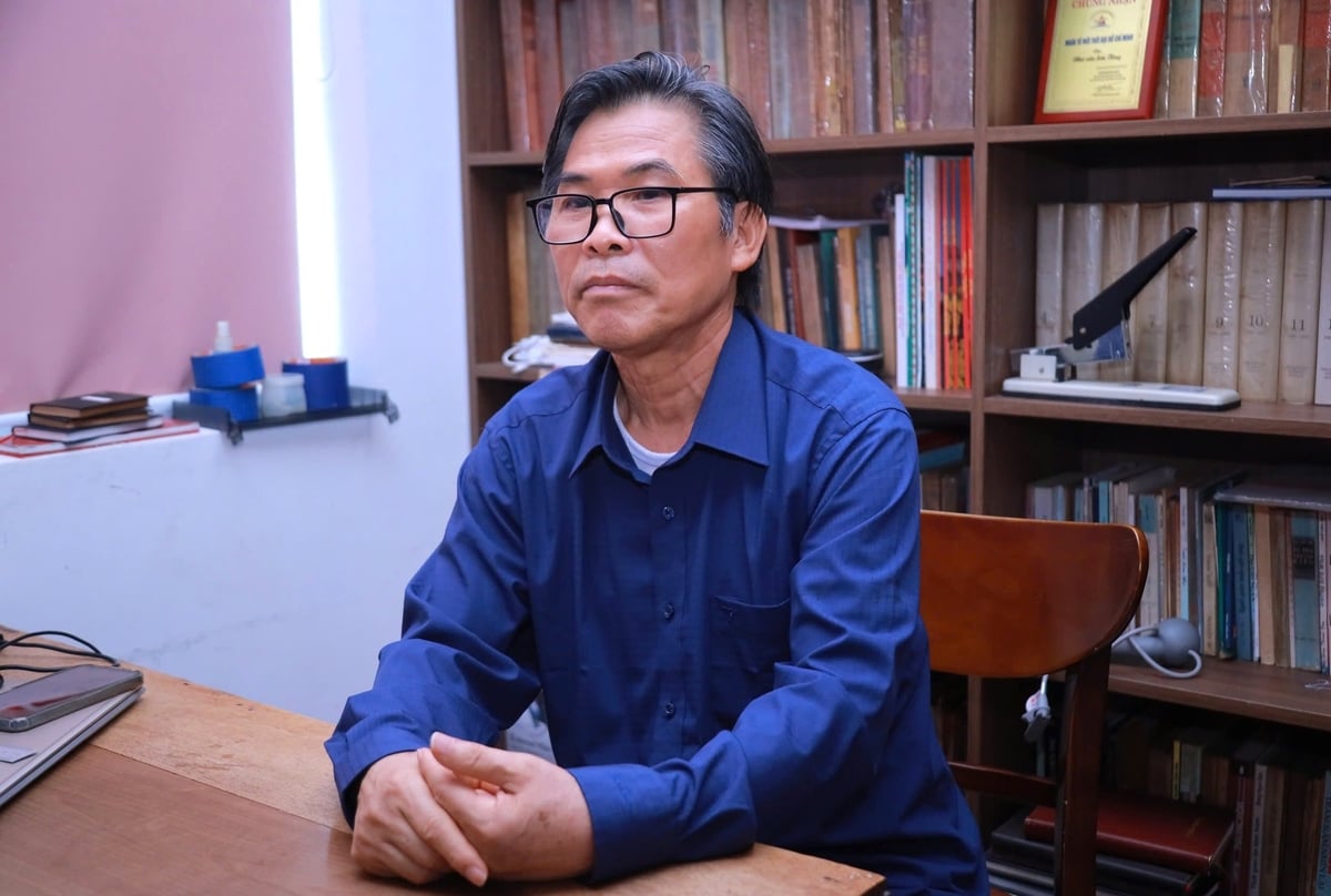 Ông Bùi Sơn Định có những chia sẻ về cha mình, cố nhà văn tài hoa Sơn Tùng. Ảnh: Ngọc Linh. Ông Bùi Sơn Định có những chia sẻ về cha mình, cố nhà văn tài hoa Sơn Tùng. Ảnh: Ngọc Linh.