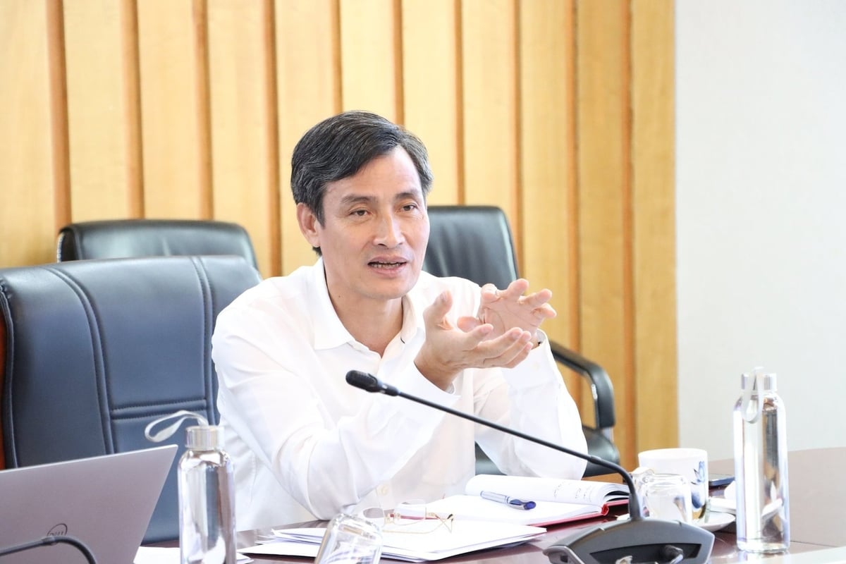 Thứ trưởng Trần Quý Kiên yêu cầu Cục Chuyển đổi số khẩn trương hoàn thành các dự án đang triển khai, đặc biệt là Dự án Chuyển đổi số chuyên ngành tài nguyên và môi trường (giai đoạn I) và Dự án hệ thống điều hành thông minh trong năm 2025. Ảnh: Trường Giang.