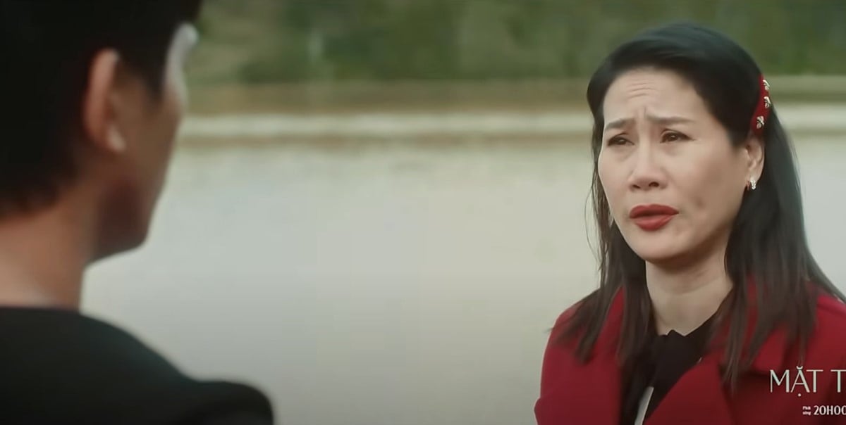 Bà Hương phân trần cùng con trai. Ảnh CMH Bà Hương phân trần cùng con trai. Ảnh CMH