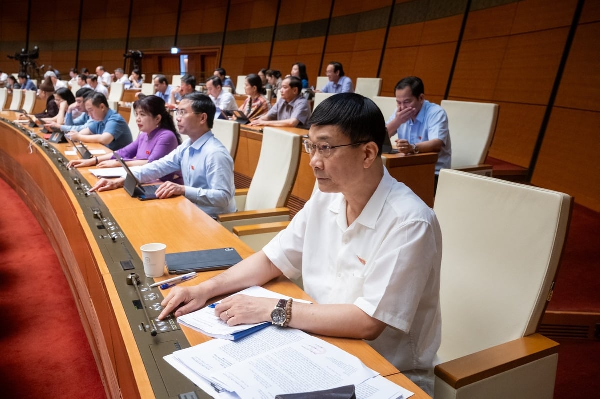 Đoàn ĐBQH tỉnh Quảng Ninh biểu quyết tại phiên họp. Ảnh: Phạm Thắng. Đoàn ĐBQH tỉnh Quảng Ninh biểu quyết tại phiên họp. Ảnh: Phạm Thắng.