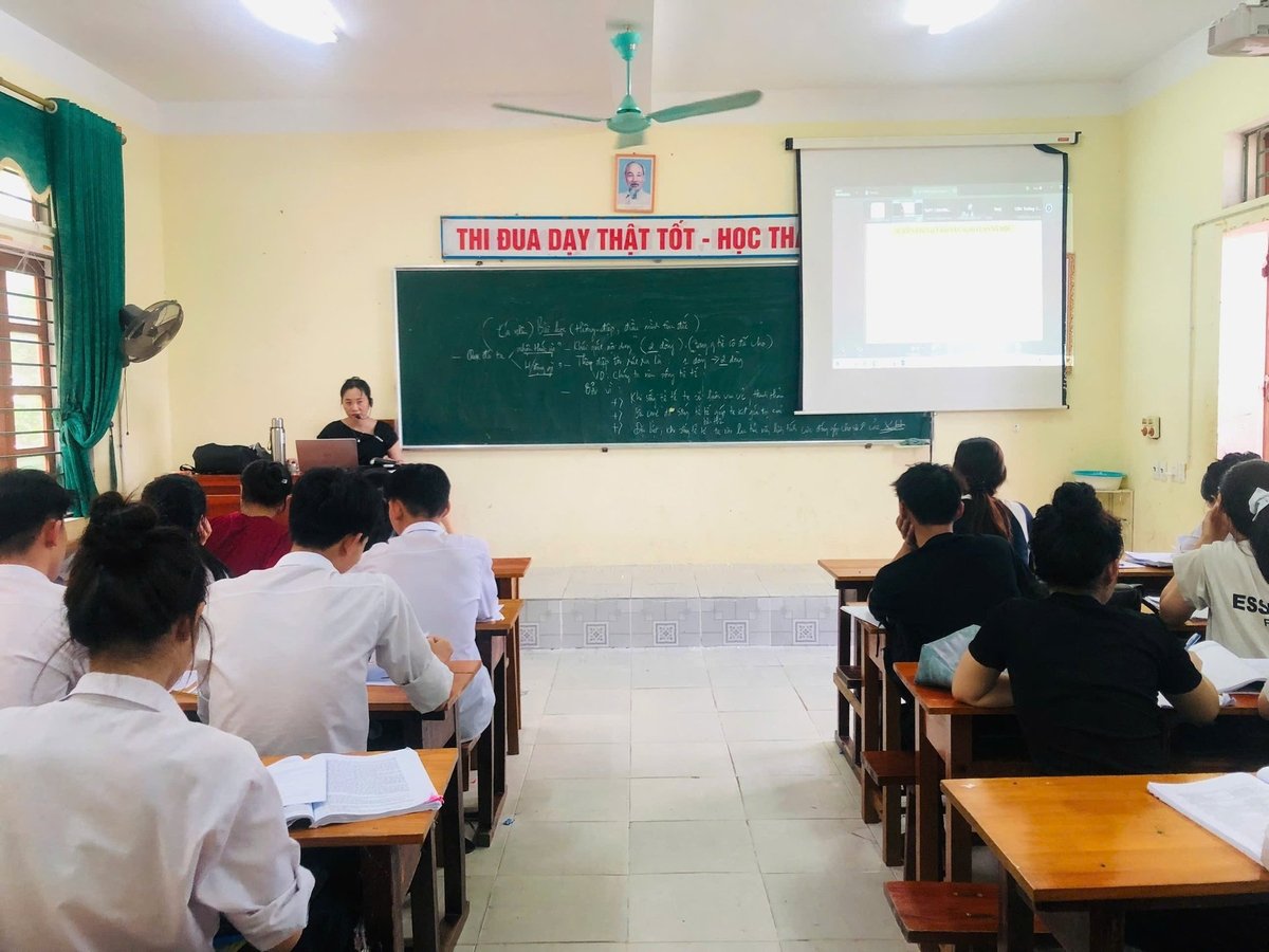 Trường THPT Nguyễn Đình Liễn kết thúc ôn thi tại trường sớm, dành thời gian cho học sinh nghỉ ngơi, ôn tập tại nhà để tránh nắng nóng. Ảnh: Thanh Nga.