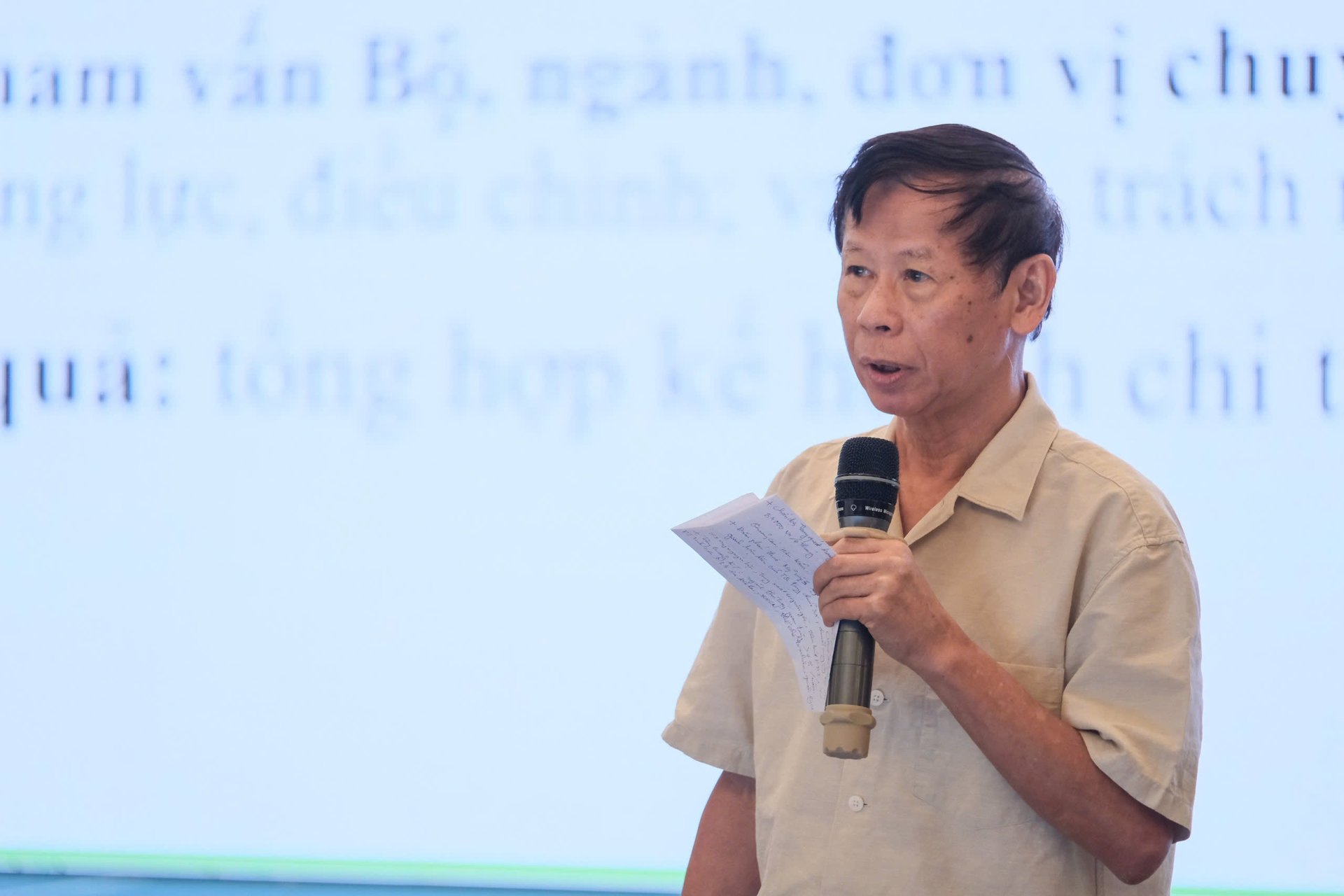TS Đặng Kim Sơn - Trưởng nhóm chuyên gia - thuyết minh dự thảo kế hoạch chi tiết triển khai kế hoạch chuyển đổi hệ thống LTTP minh bạch, trách nhiệm và bền vững tại Việt Nam đến năm 2030 ngày 24/6. Ảnh: Quỳnh Chi. TS Đặng Kim Sơn - Trưởng nhóm chuyên gia - thuyết minh dự thảo kế hoạch chi tiết triển khai kế hoạch chuyển đổi hệ thống LTTP minh bạch, trách nhiệm và bền vững tại Việt Nam đến năm 2030 ngày 24/6. Ảnh: Quỳnh Chi.