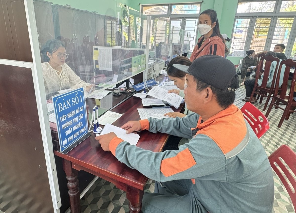 Nhờ công tác tuyên truyền, hầu hết người lao động đều nắm rõ các quy định của chính sách bảo hiểm thất nghiệp. Ảnh: L.K. Nhờ công tác tuyên truyền, hầu hết người lao động đều nắm rõ các quy định của chính sách bảo hiểm thất nghiệp. Ảnh: L.K.
