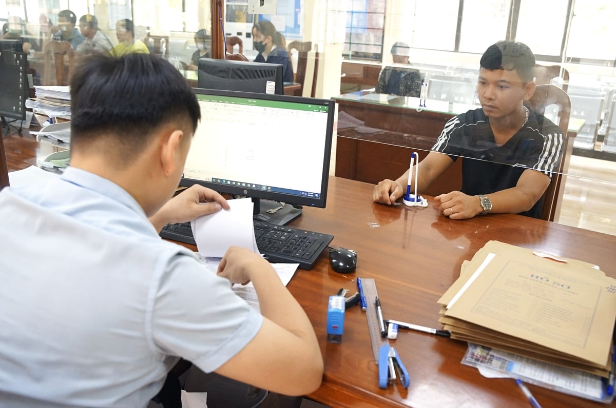 Nhờ có những chính sách nhân văn, người lao động cảm thấy an tâm hơn trong giai đoạn chưa tìm được việc làm mới. Ảnh: Linh Linh. Nhờ có những chính sách nhân văn, người lao động cảm thấy an tâm hơn trong giai đoạn chưa tìm được việc làm mới. Ảnh: Linh Linh.