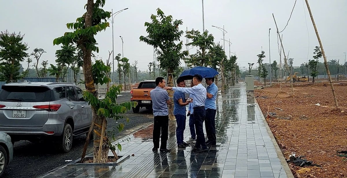 Giá tiền thuế chuyển mục đích sử dụng đất tăng cao khiến cho nhiều hộ gia đình có nguyện vọng chuyển mục đích sử dụng đất gặp khó khăn. Ảnh: Đình Tiệp. Giá tiền thuế chuyển mục đích sử dụng đất tăng cao khiến cho nhiều hộ gia đình có nguyện vọng chuyển mục đích sử dụng đất gặp khó khăn. Ảnh: Đình Tiệp.