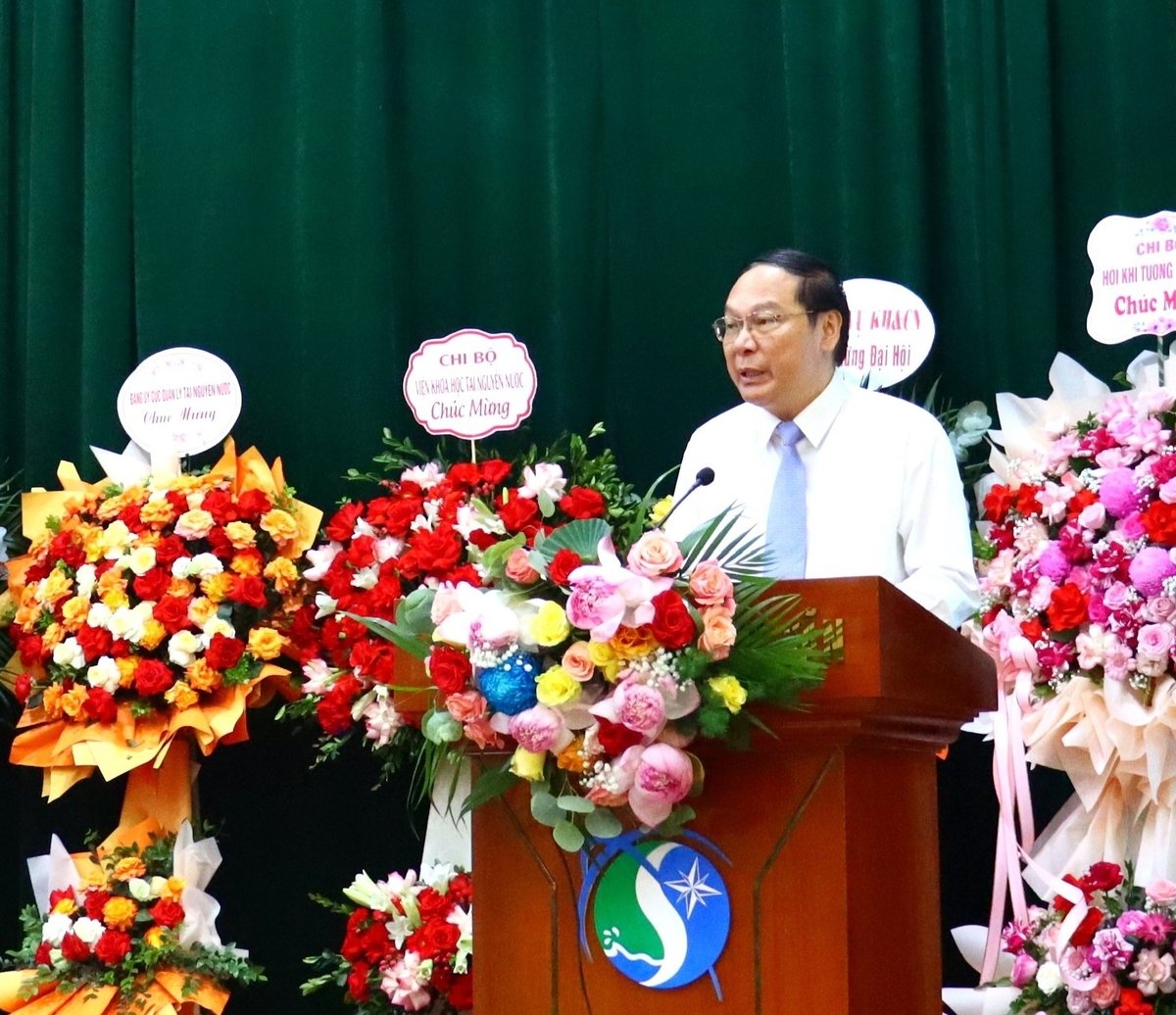 Thứ trưởng Lê Công Thành ghi nhận và biểu dương những kết quả nổi bật mà Đảng bộ Viện Khoa học KTTV&BĐKH đã đạt được trong nhiệm kỳ 2020-2025. Ảnh: Khánh Ly. Thứ trưởng Lê Công Thành ghi nhận và biểu dương những kết quả nổi bật mà Đảng bộ Viện Khoa học KTTV&BĐKH đã đạt được trong nhiệm kỳ 2020-2025. Ảnh: Khánh Ly.
