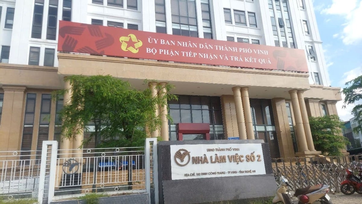 Bộ phận tiếp nhận và trả kết quả thủ tục hành chính UBND TP. Vinh. Ảnh: Đình Tiệp. Bộ phận tiếp nhận và trả kết quả thủ tục hành chính UBND TP. Vinh. Ảnh: Đình Tiệp.