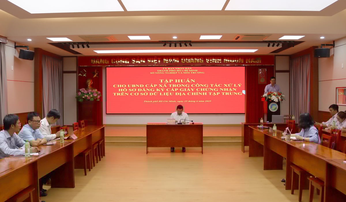 Quang cảnh buổi tập huấn, hướng dẫn trực tuyến về khai thác, sử dụng phần mềm quản lý đất đai. Ảnh: Tường Tú. Quang cảnh buổi tập huấn, hướng dẫn trực tuyến về khai thác, sử dụng phần mềm quản lý đất đai. Ảnh: Tường Tú.