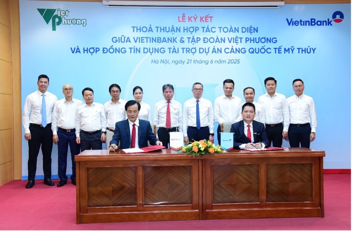 VietinBank ký kết hợp đồng tín dụng tài trợ dự án Cảng Quốc tế Mỹ Thủy. Ảnh: VietinBank. VietinBank ký kết hợp đồng tín dụng tài trợ dự án Cảng Quốc tế Mỹ Thủy. Ảnh: VietinBank.