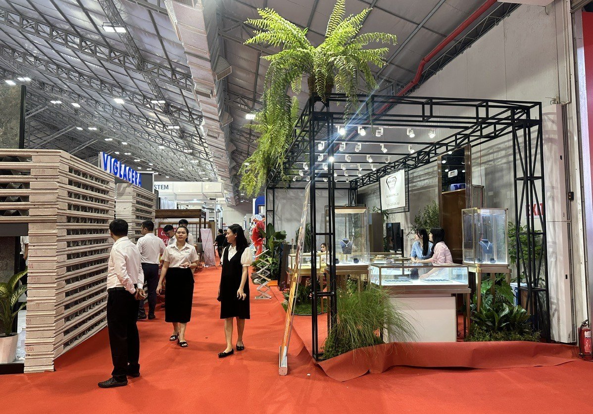 Triển lãm quy tụ gần 600 doanh nghiệp với hơn 2.000 gian hàng trưng bày. Ảnh: Thục Vy. Triển lãm quy tụ gần 600 doanh nghiệp với hơn 2.000 gian hàng trưng bày. Ảnh: Thục Vy.