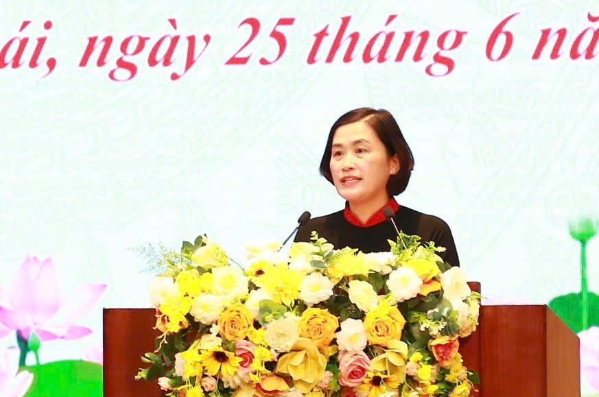 Bà Nông Thị Kim Cúc, Phó Chủ tịch Ủy ban MTTQ Việt Nam tỉnh Yên Bái phát biểu tại Hội nghị. Ảnh: Thanh Ngà. Bà Nông Thị Kim Cúc, Phó Chủ tịch Ủy ban MTTQ Việt Nam tỉnh Yên Bái phát biểu tại Hội nghị. Ảnh: Thanh Ngà.