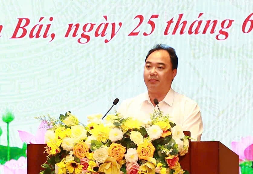 Ông Giàng A Câu, Bí thư Huyện ủy Mù Cang Chải chia sẻ kinh nghiệm trong quá trình triển khai Đề án. Ảnh: Thanh Ngà. Ông Giàng A Câu, Bí thư Huyện ủy Mù Cang Chải chia sẻ kinh nghiệm trong quá trình triển khai Đề án. Ảnh: Thanh Ngà.