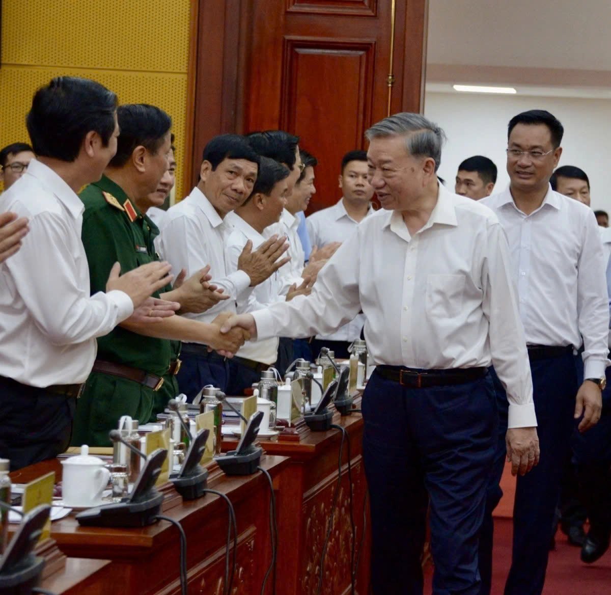Tổng Bí thư Tô Lâm với các đại biểu dự hội nghị tại buổi làm việc. Ảnh: T. Hiếu. Tổng Bí thư Tô Lâm với các đại biểu dự hội nghị tại buổi làm việc. Ảnh: T. Hiếu.