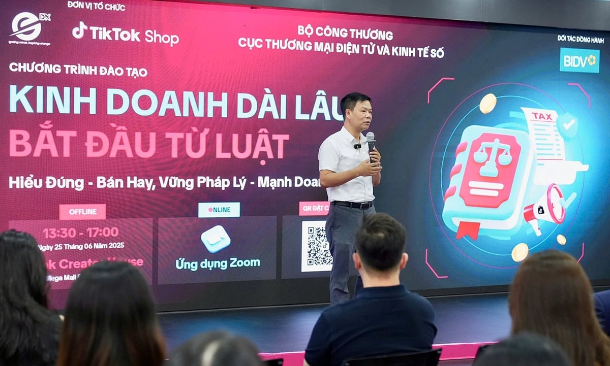 Ông Nguyễn Hữu Tuấn, Giám đốc eComDX chia sẻ tại chương trình. Ảnh: MOIT. Ông Nguyễn Hữu Tuấn, Giám đốc eComDX chia sẻ tại chương trình. Ảnh: MOIT.