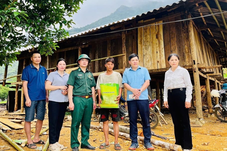 Ông Dương Mạc Kiên - Chủ tịch UBND huyện Hà Quảng cho biết, Chương trình xóa nhà tạm, nhà dột nát là một chính sách nhân văn, thể hiện sự quan tâm sâu sắc của Đảng và Nhà nước đối với người nghèo. Ảnh: Bảo Hà. Ông Dương Mạc Kiên - Chủ tịch UBND huyện Hà Quảng cho biết, Chương trình xóa nhà tạm, nhà dột nát là một chính sách nhân văn, thể hiện sự quan tâm sâu sắc của Đảng và Nhà nước đối với người nghèo. Ảnh: Bảo Hà.