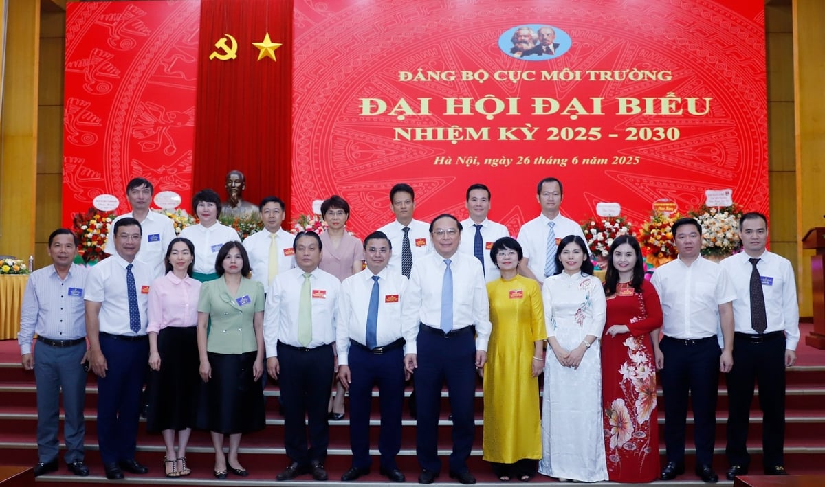 Thứ trưởng Bộ Nông nghiệp và Môi trường chụp ảnh lưu niệm với các đại biểu tham dự Đại hội. Ảnh: Khương Trung. Thứ trưởng Bộ Nông nghiệp và Môi trường chụp ảnh lưu niệm với các đại biểu tham dự Đại hội. Ảnh: Khương Trung.