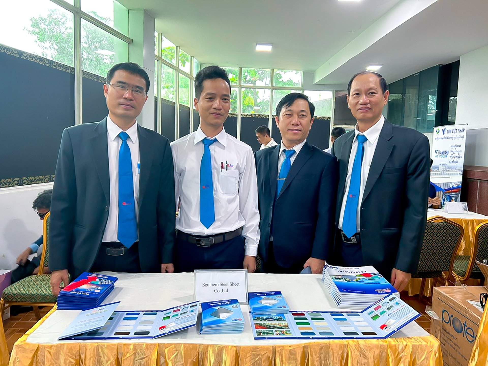 Đại diện Tôn Phương Nam tham gia Đoàn giao dịch thương mại chuyên ngành xây dựng tại Myanmar, mục tiêu thông qua chương trình để tìm hiểu kỹ hơn về nhu cầu của thị trường này. Ảnh: PV. Đại diện Tôn Phương Nam tham gia Đoàn giao dịch thương mại chuyên ngành xây dựng tại Myanmar, mục tiêu thông qua chương trình để tìm hiểu kỹ hơn về nhu cầu của thị trường này. Ảnh: PV.