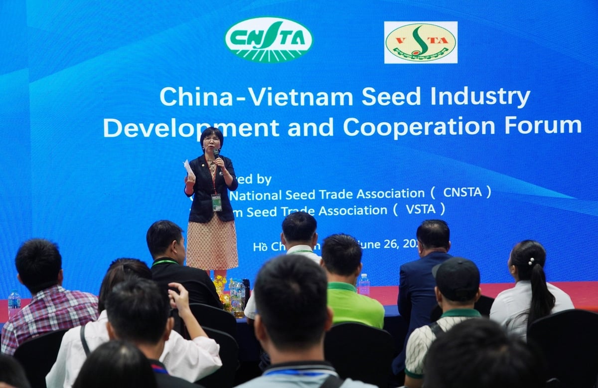 Bà Tian Weihong, Tổng Thư ký CNSTA phát biểu tại hội thảo. Ảnh: Nguyễn Thủy. Bà Tian Weihong, Tổng Thư ký CNSTA phát biểu tại hội thảo. Ảnh: Nguyễn Thủy.