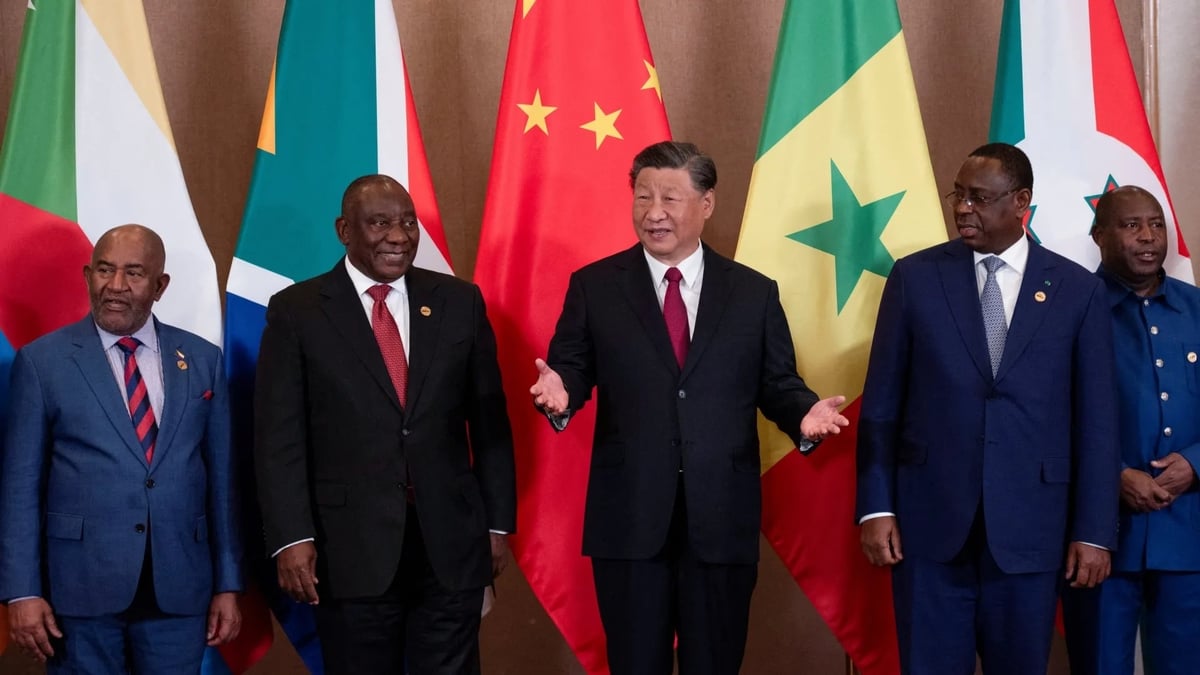Nguyên thủ các quốc gia thành viên khối BRICS tại Hội nghị thượng đỉnh BRICS 2023. Ảnh: Aljazeera. Nguyên thủ các quốc gia thành viên khối BRICS tại Hội nghị thượng đỉnh BRICS 2023. Ảnh: Aljazeera.