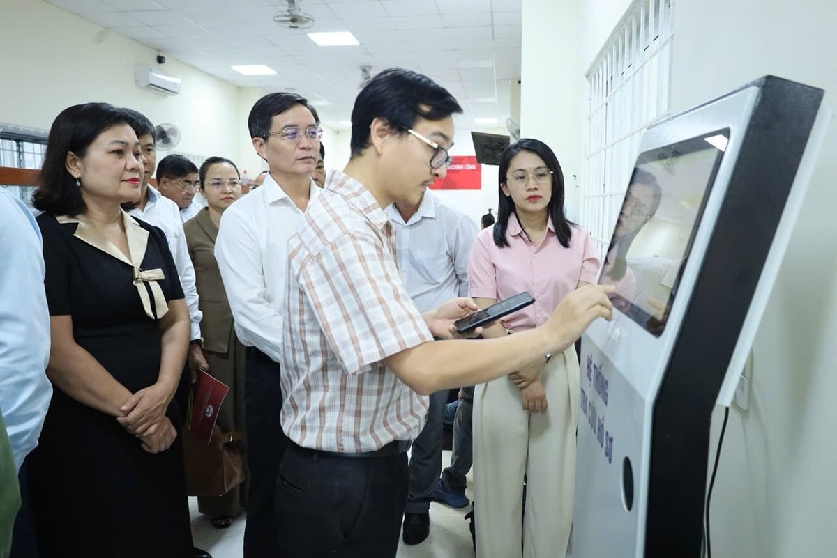 Trung tâm Phục vụ Hành chính công phường Buôn Hồ được trang bị đầy đủ cơ sở vật chất hiện đại. Ảnh: TT. Trung tâm Phục vụ Hành chính công phường Buôn Hồ được trang bị đầy đủ cơ sở vật chất hiện đại. Ảnh: TT.