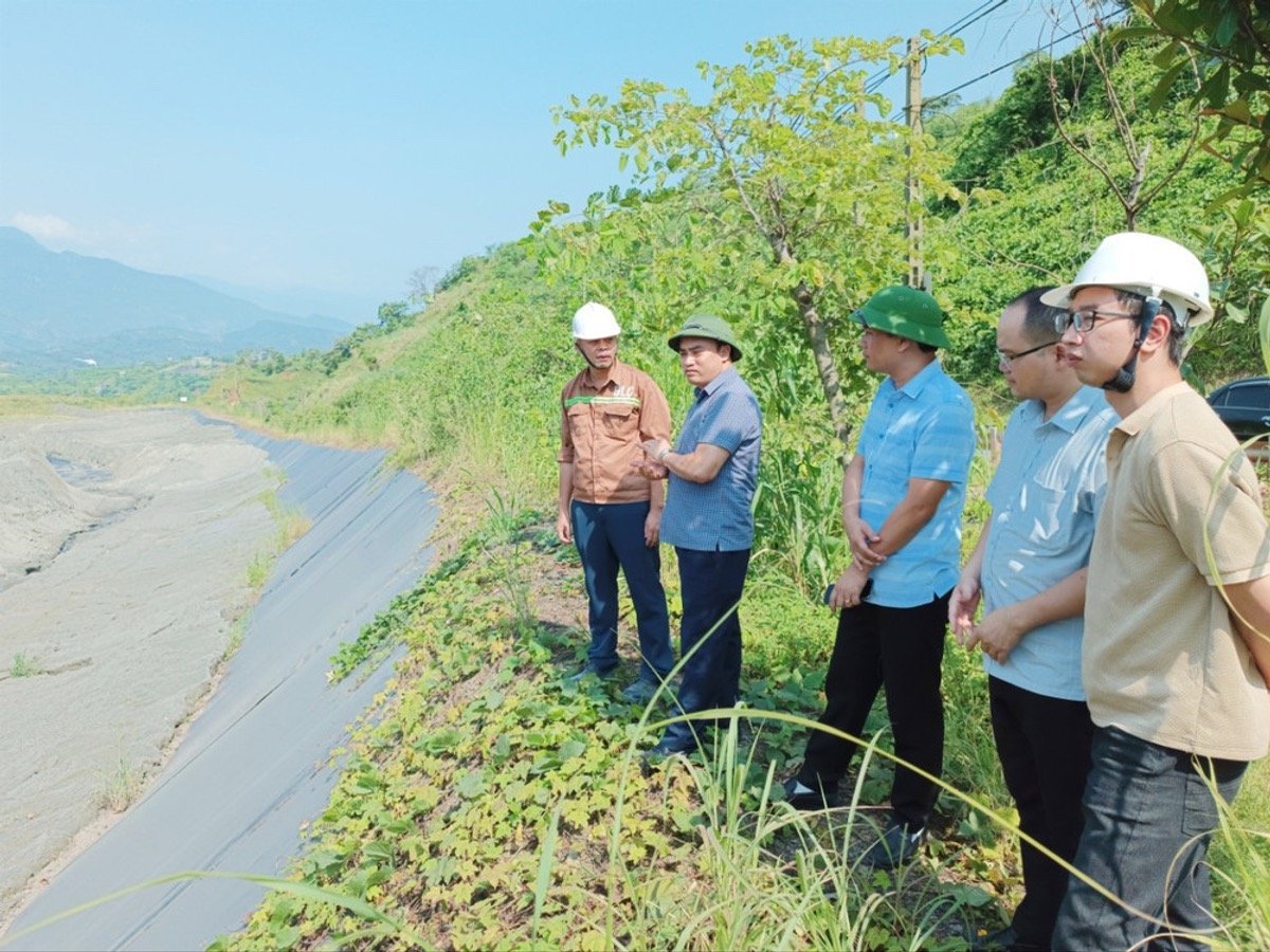 Để giải bài toán an toàn các hồ đập trong mùa mưa lũ, tỉnh Lào Cai lên hương án rà soát và sửa chữa. Đồng thời có lực lượng trực ban 24/24 giờ trong mùa mưa bão. Ảnh: Minh Phúc. Để giải bài toán an toàn các hồ đập trong mùa mưa lũ, tỉnh Lào Cai lên hương án rà soát và sửa chữa. Đồng thời có lực lượng trực ban 24/24 giờ trong mùa mưa bão. Ảnh: Minh Phúc.