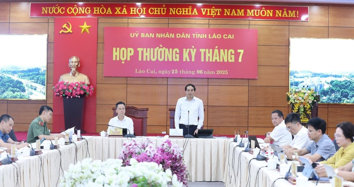 6 tháng đầu năm 2025, Lào Cai đạt tốc độ tăng trưởng kinh tế ước tính trên 7%. Tổng thu ngân sách nhà nước đạt khoảng 6.000 tỷ đồng, tăng 40% so với cùng kỳ năm 2024. Ảnh: Mạnh Dũng. 6 tháng đầu năm 2025, Lào Cai đạt tốc độ tăng trưởng kinh tế ước tính trên 7%. Tổng thu ngân sách nhà nước đạt khoảng 6.000 tỷ đồng, tăng 40% so với cùng kỳ năm 2024. Ảnh: Mạnh Dũng.
