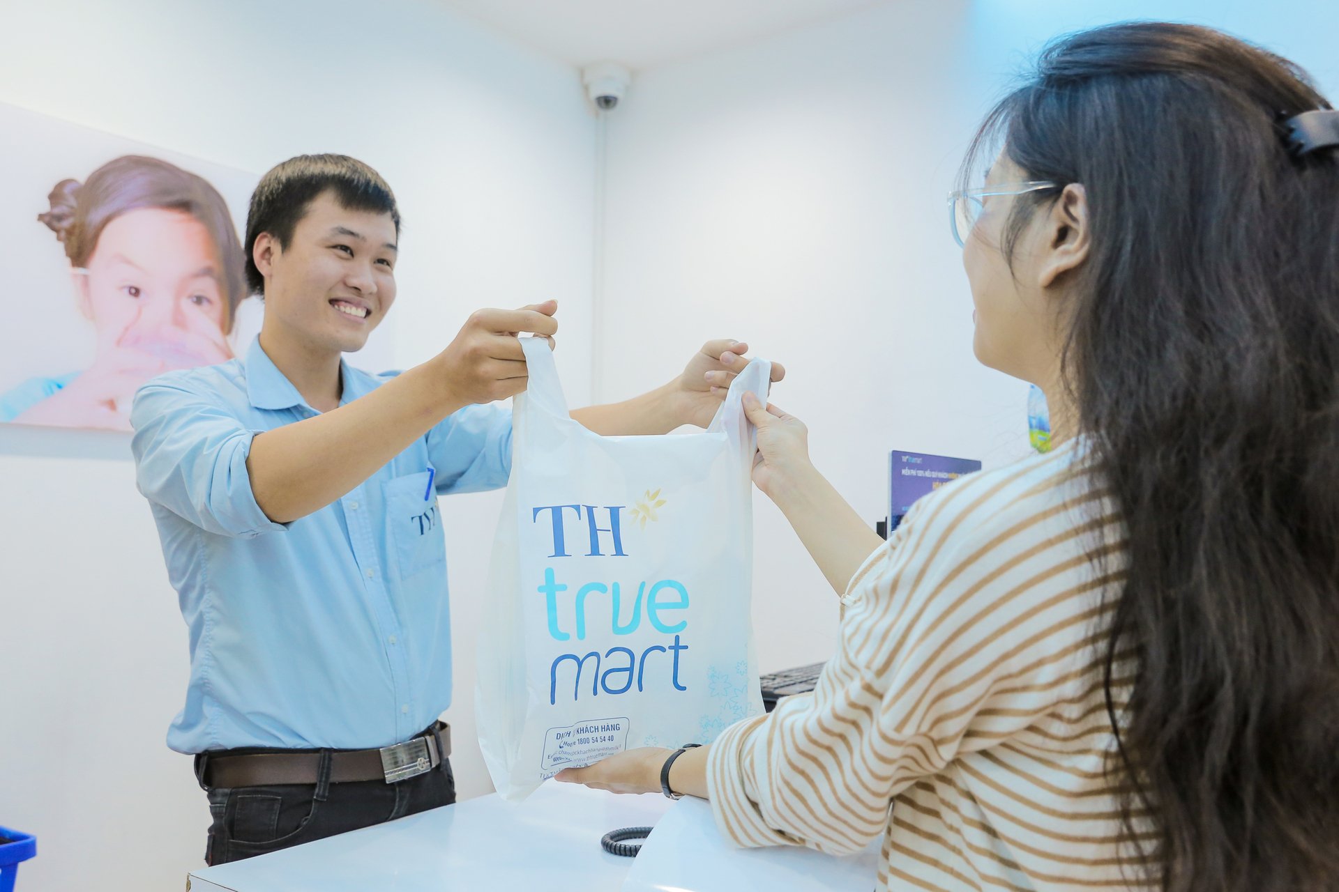 Túi làm từ chất liệu sinh học được sử dụng tại TH true mart từ năm 2018. Ảnh: TH. Túi làm từ chất liệu sinh học được sử dụng tại TH true mart từ năm 2018. Ảnh: TH.