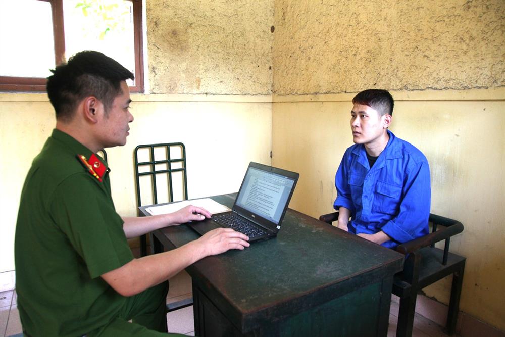 Cơ quan Cảnh sát điều tra lấy lời khai đối tượng Đinh Văn Vương. Ảnh: Công an tỉnh Thái Nguyên. Cơ quan Cảnh sát điều tra lấy lời khai đối tượng Đinh Văn Vương. Ảnh: Công an tỉnh Thái Nguyên.