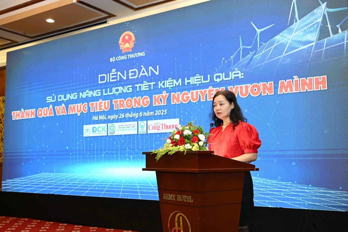 Bà Nguyễn Thị Lâm Giang – Cục trưởng Cục Đổi mới sáng tạo, chuyển đổi xanh và Khuyến công (Bộ Công Thương) chia sẻ về xu thế sử dụng năng lượng tiết kiệm, hiệu quả. Ảnh: TN. Bà Nguyễn Thị Lâm Giang – Cục trưởng Cục Đổi mới sáng tạo, chuyển đổi xanh và Khuyến công (Bộ Công Thương) chia sẻ về xu thế sử dụng năng lượng tiết kiệm, hiệu quả. Ảnh: TN.