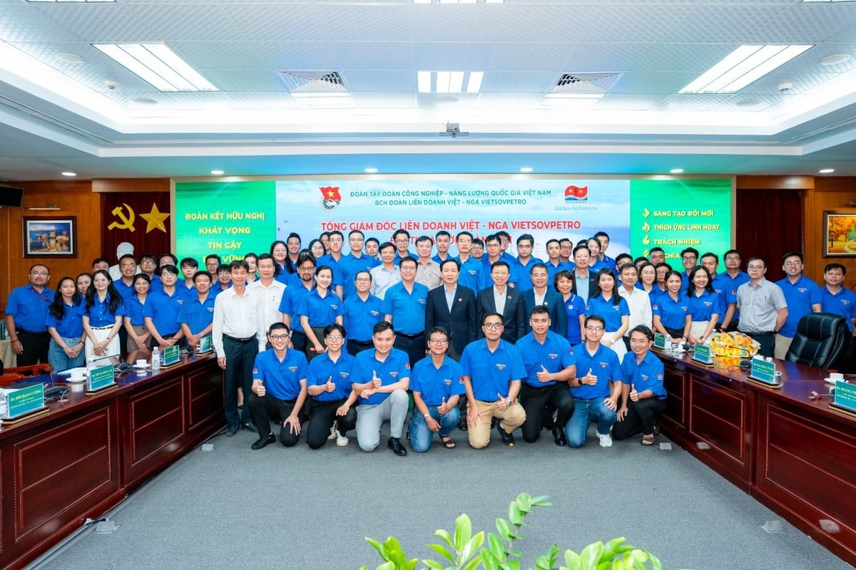 Buổi đối thoại khép lại trong bầu không khí sôi nổi, cởi mở và đầy cảm hứng. Ảnh: Vietsovpetro. Buổi đối thoại khép lại trong bầu không khí sôi nổi, cởi mở và đầy cảm hứng. Ảnh: Vietsovpetro.