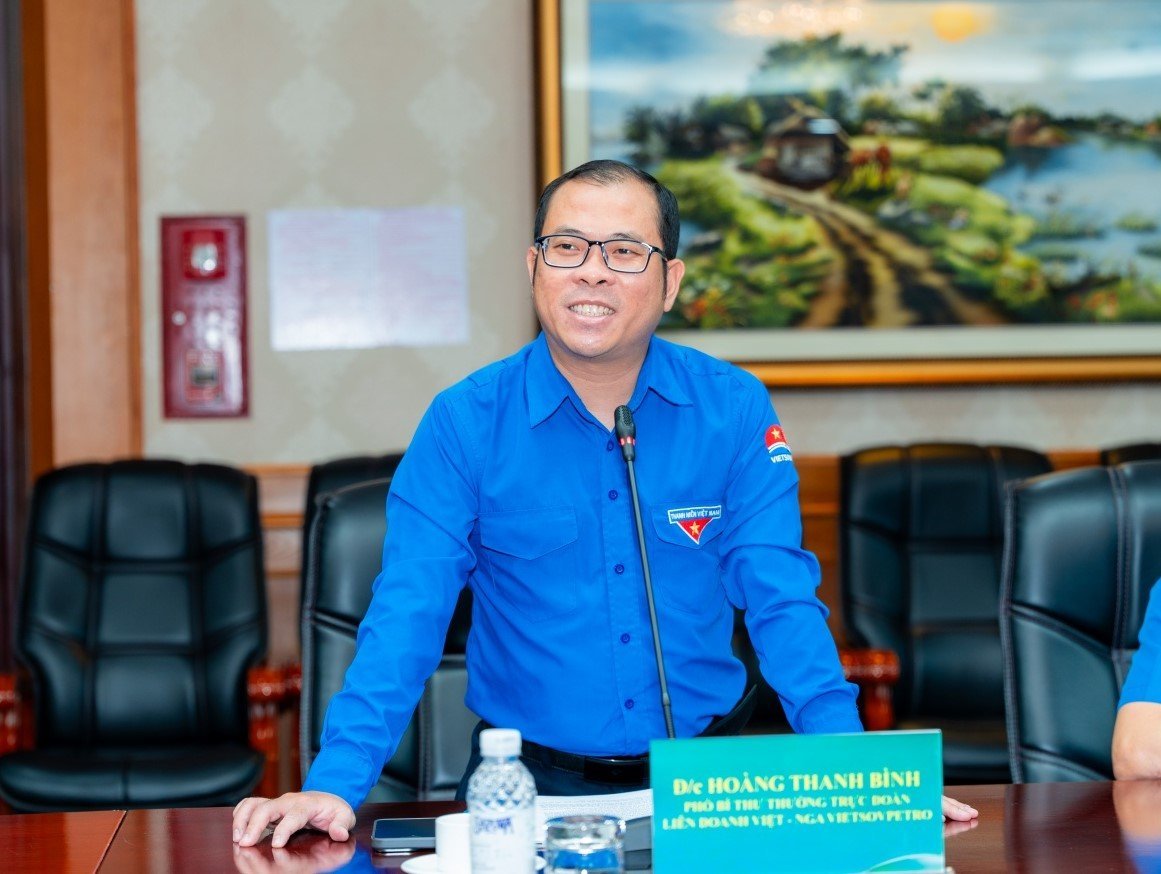Ông Hoàng Thanh Bình - Phó Bí thư Thường trực Đoàn Vietsovpetro phát biểu khai mạc buổi đối thoại và cảm ơn sự quan tâm của lãnh đạo liên doanh đối với đoàn viên, thanh niên. Ảnh: Vietsovpetro. Ông Hoàng Thanh Bình - Phó Bí thư Thường trực Đoàn Vietsovpetro phát biểu khai mạc buổi đối thoại và cảm ơn sự quan tâm của lãnh đạo liên doanh đối với đoàn viên, thanh niên. Ảnh: Vietsovpetro.