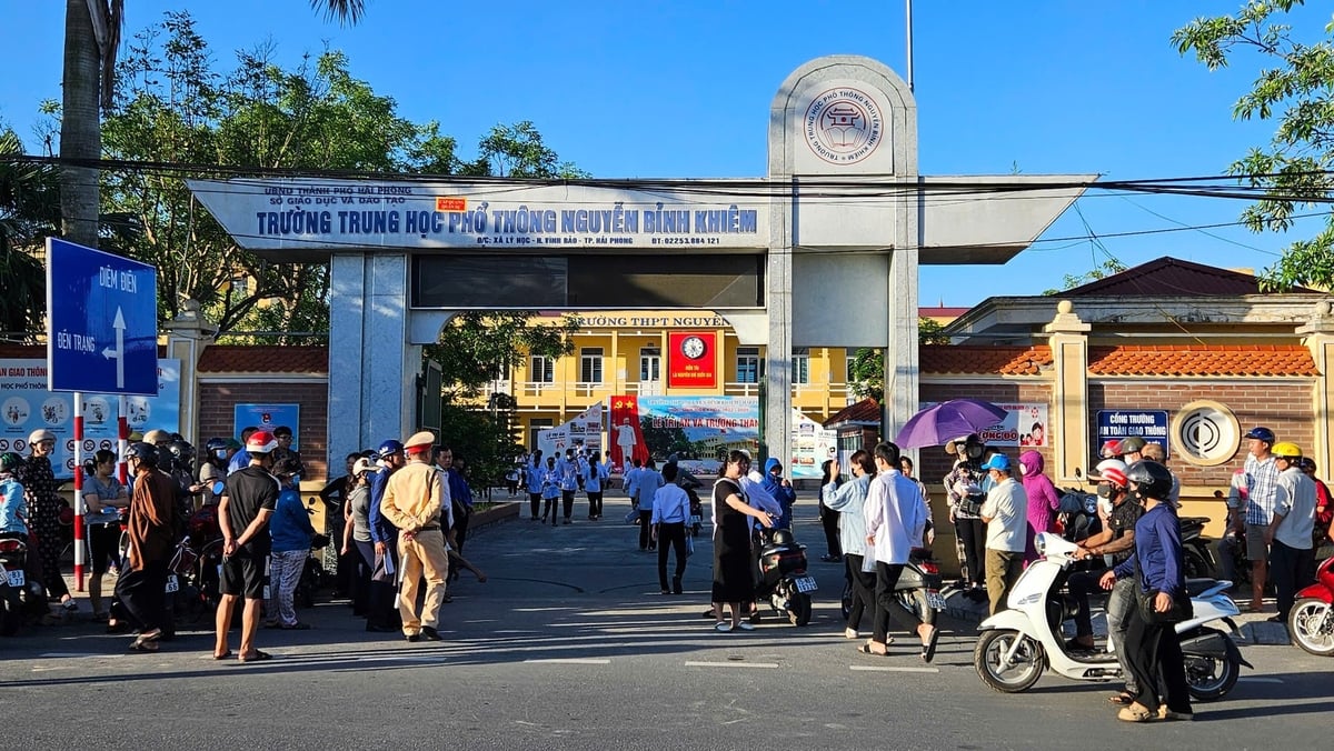 Hơn 29 sĩ tử ở Hải Phòng đã bắt đầu bước vào kỳ thi tốt nghiệp THPT 2025. Ảnh: Đinh Mười. Hơn 29 sĩ tử ở Hải Phòng đã bắt đầu bước vào kỳ thi tốt nghiệp THPT 2025. Ảnh: Đinh Mười.