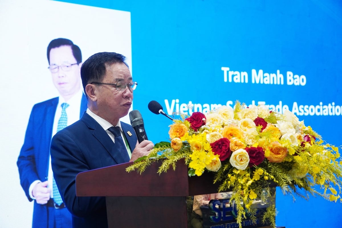 Ông Trần Mạnh Báo, Chủ tịch Hiệp hội Thương mại Giống cây trồng Việt Nam chia sẻ tại hội thảo. Ảnh: Nguyễn Thủy. Ông Trần Mạnh Báo, Chủ tịch Hiệp hội Thương mại Giống cây trồng Việt Nam chia sẻ tại hội thảo. Ảnh: Nguyễn Thủy.