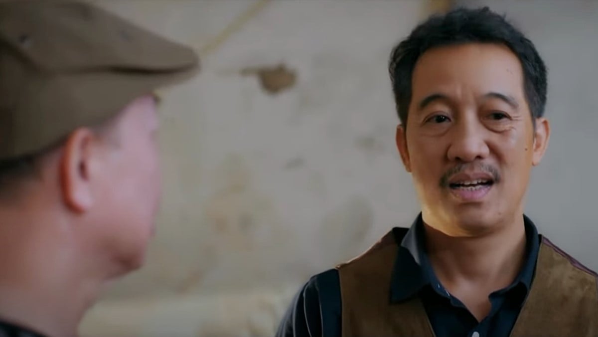 Ông Dũng thẫn thờ khi được người hàng xóm cũ thông báo đã bán nhà từ lâu. Ảnh CMH Ông Dũng thẫn thờ khi được người hàng xóm cũ thông báo đã bán nhà từ lâu. Ảnh CMH