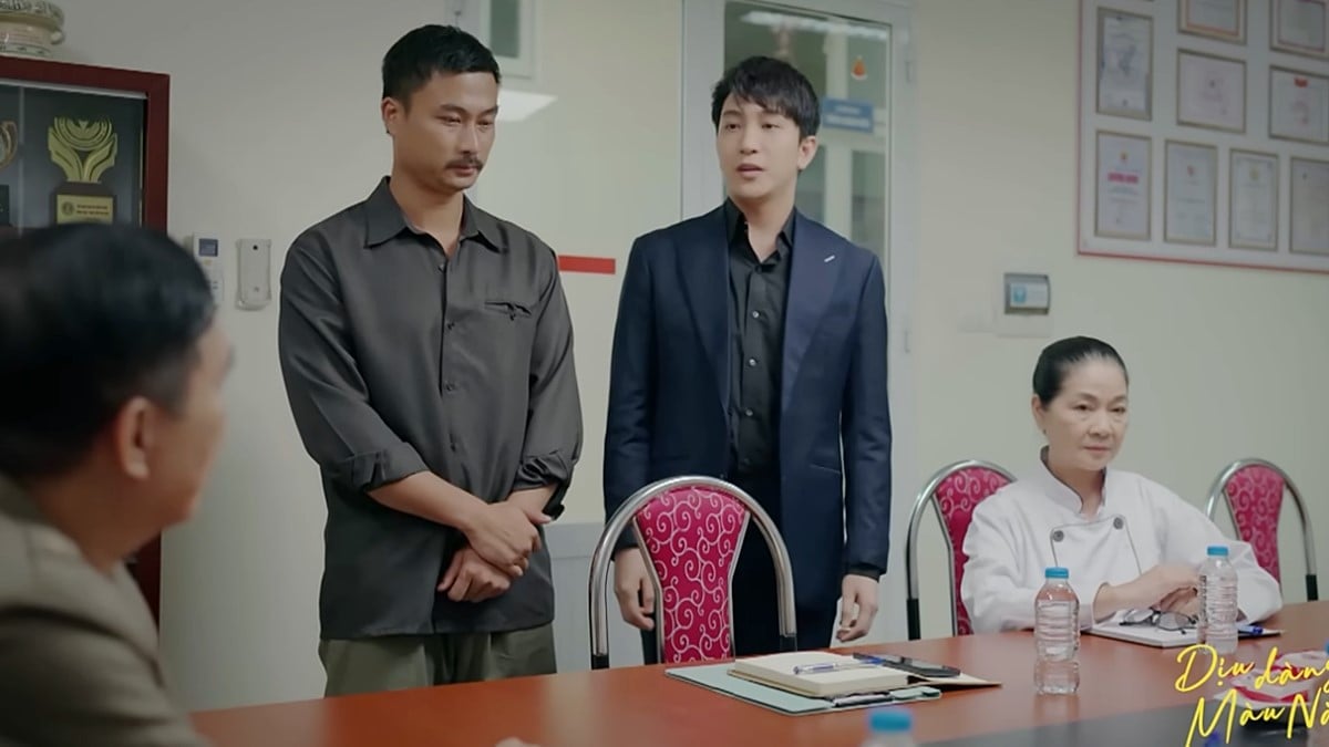 Phong minh oan cho Bắc trong buổi họp của ban giám đốc. Ảnh CMH Phong minh oan cho Bắc trong buổi họp của ban giám đốc. Ảnh CMH