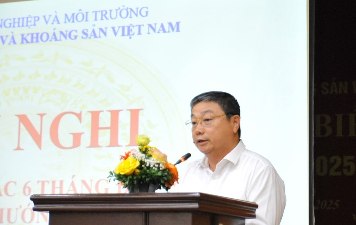 Ông Trần Bình Trọng - Cục trưởng Cục Địa chất và Khoáng sản Việt Nam tiếp thu ý kiến chỉ đạo của Thứ trưởng. Ảnh: Mai Đan. Ông Trần Bình Trọng - Cục trưởng Cục Địa chất và Khoáng sản Việt Nam tiếp thu ý kiến chỉ đạo của Thứ trưởng. Ảnh: Mai Đan.