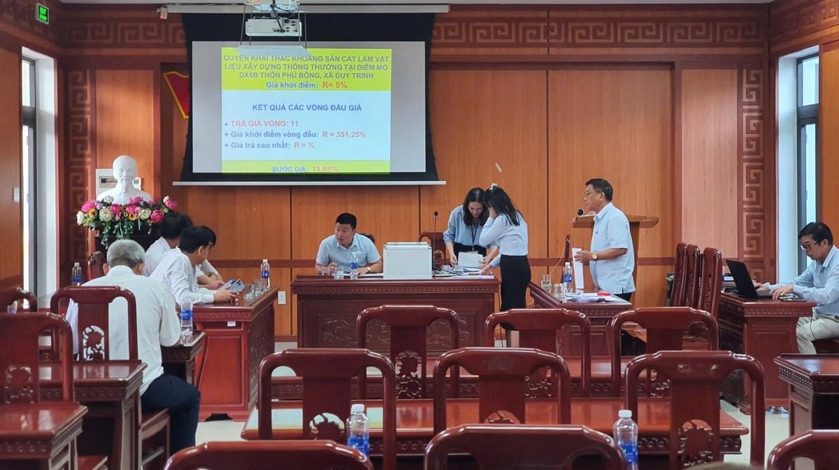 Công ty TNHH Thương mại Dịch vụ Hân Hiền Hậu trúng đấu giá mỏ cát ở huyện Duy Xuyên (Quảng Nam) với giá cao gấp hàng chục lần so với giá khởi điểm. Ảnh: L.K. Công ty TNHH Thương mại Dịch vụ Hân Hiền Hậu trúng đấu giá mỏ cát ở huyện Duy Xuyên (Quảng Nam) với giá cao gấp hàng chục lần so với giá khởi điểm. Ảnh: L.K.
