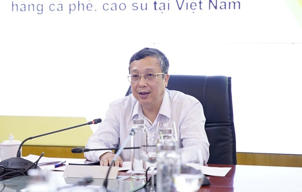 Thứ trưởng Hoàng Trung đánh giá cao nỗ lực của các đơn vị trong việc tiếp cận và triển khai quy định mới của EU. Ảnh: Linh Linh. Thứ trưởng Hoàng Trung đánh giá cao nỗ lực của các đơn vị trong việc tiếp cận và triển khai quy định mới của EU. Ảnh: Linh Linh.