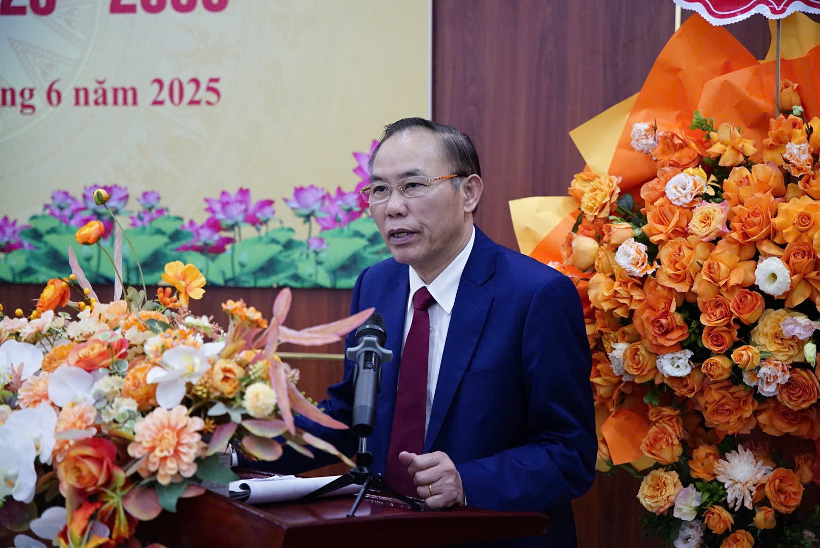 Đồng chí Phùng Đức Tiến, Ủy viên Ban Thường vụ Đảng ủy Bộ, Thứ trưởng Bộ Nông nghiệp và Môi trường phát biểu chỉ đạo. Ảnh: Linh Linh. Đồng chí Phùng Đức Tiến, Ủy viên Ban Thường vụ Đảng ủy Bộ, Thứ trưởng Bộ Nông nghiệp và Môi trường phát biểu chỉ đạo. Ảnh: Linh Linh.
