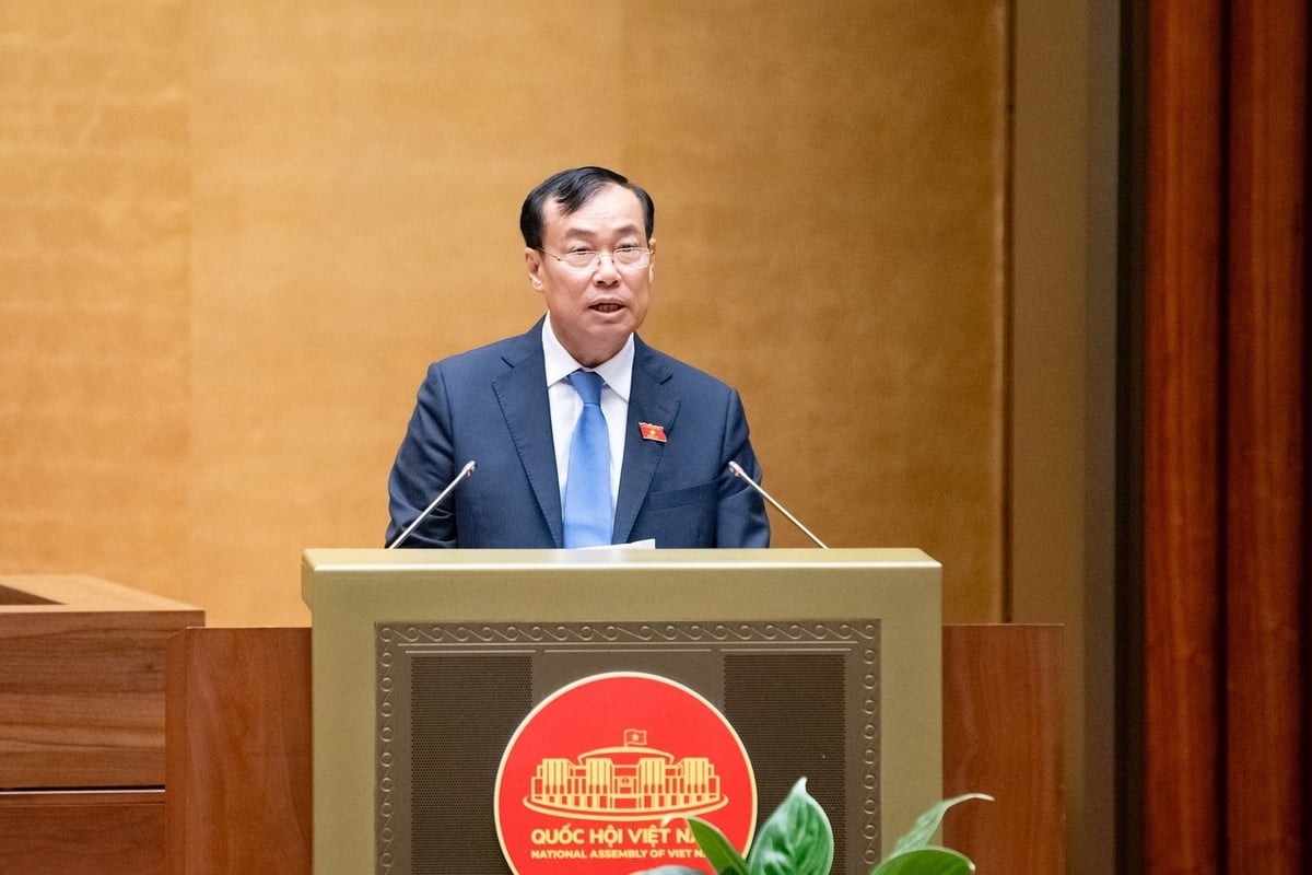 Chủ nhiệm Ủy ban Quốc phòng, An ninh và Đối ngoại Lê Tấn Tới trình bày Báo cáo giải trình, tiếp thu, chỉnh lý dự thảo Luật Bảo vệ dữ liệu cá nhân. Ảnh: Phạm Thắng. Chủ nhiệm Ủy ban Quốc phòng, An ninh và Đối ngoại Lê Tấn Tới trình bày Báo cáo giải trình, tiếp thu, chỉnh lý dự thảo Luật Bảo vệ dữ liệu cá nhân. Ảnh: Phạm Thắng.