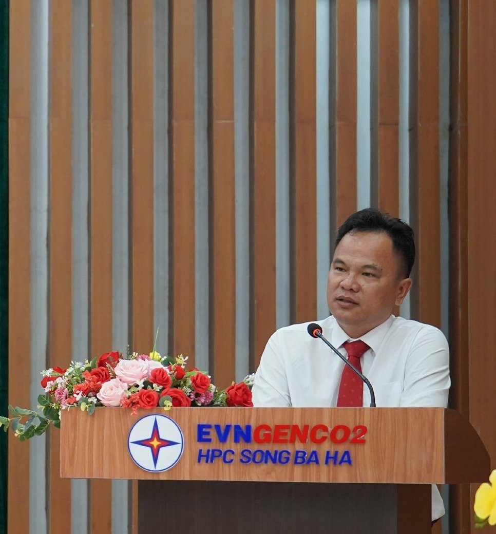 Ông Bùi Văn Thắng , Chủ tịch Công đoàn EVNGENCO2 phát biểu tại hội nghị. Ảnh: HT. Ông Bùi Văn Thắng , Chủ tịch Công đoàn EVNGENCO2 phát biểu tại hội nghị. Ảnh: HT.