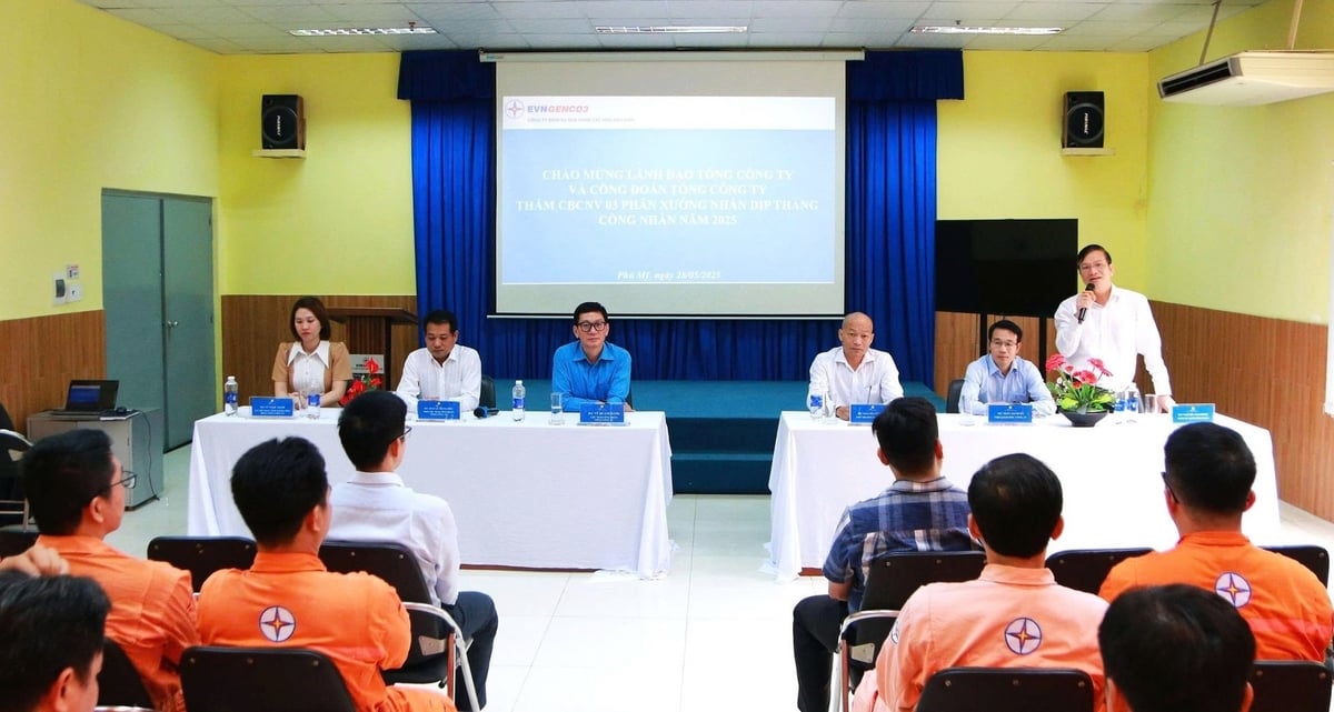Lãnh đạo Công đoàn Tổng Công ty trực tiếp lắng nghe, nắm bắt tâm tư nguyện vọng, tìm hiểu đời sống, việc làm của người lao động tại Công ty EPS. Ảnh: EVNGENCO3.