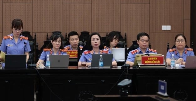 Các Kiểm sát viên, đại diện VKSND TP Hà Nội thực hành quyền công tố và kiểm sát xét xử tại phiên tòa. Ảnh: An ninh Thủ đô. Các Kiểm sát viên, đại diện VKSND TP Hà Nội thực hành quyền công tố và kiểm sát xét xử tại phiên tòa. Ảnh: An ninh Thủ đô.