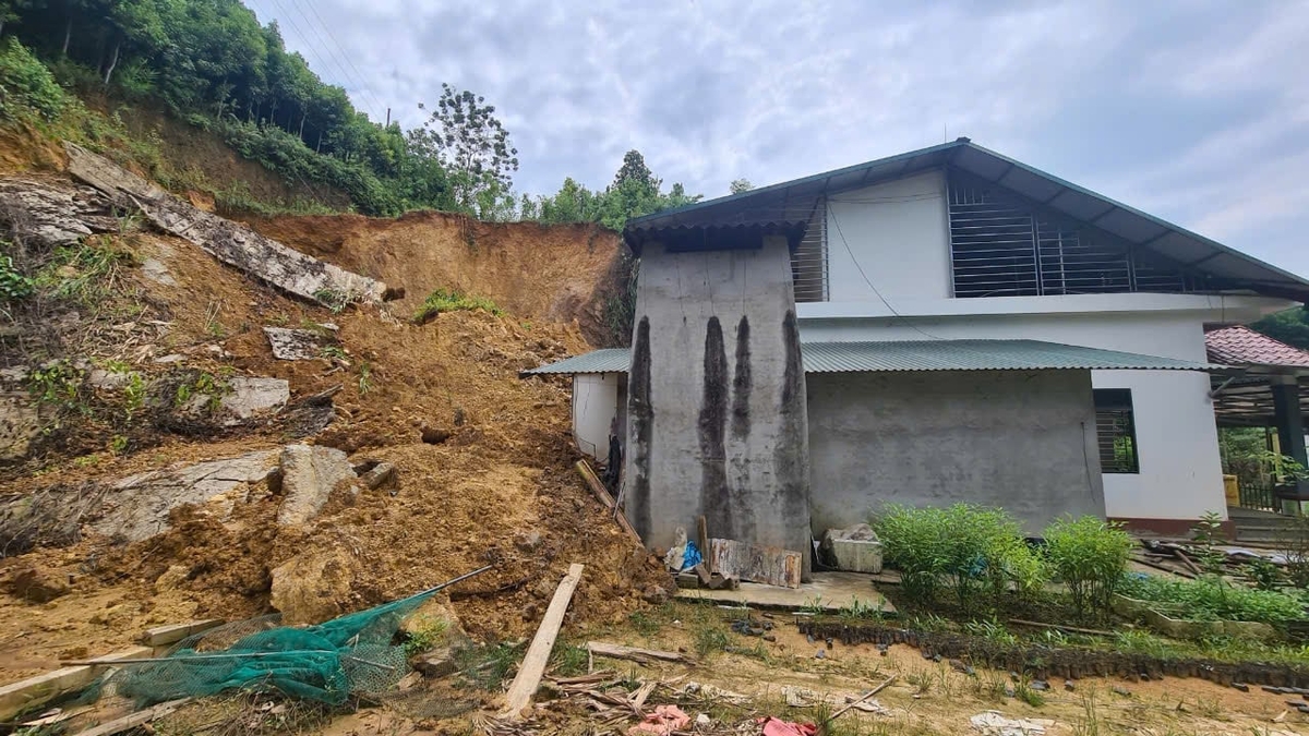 Tình trạng lũ quét, sạt lở đất xảy ra ngày càng thường xuyên ở nhiều địa phương. Ảnh: Thanh Tiến.