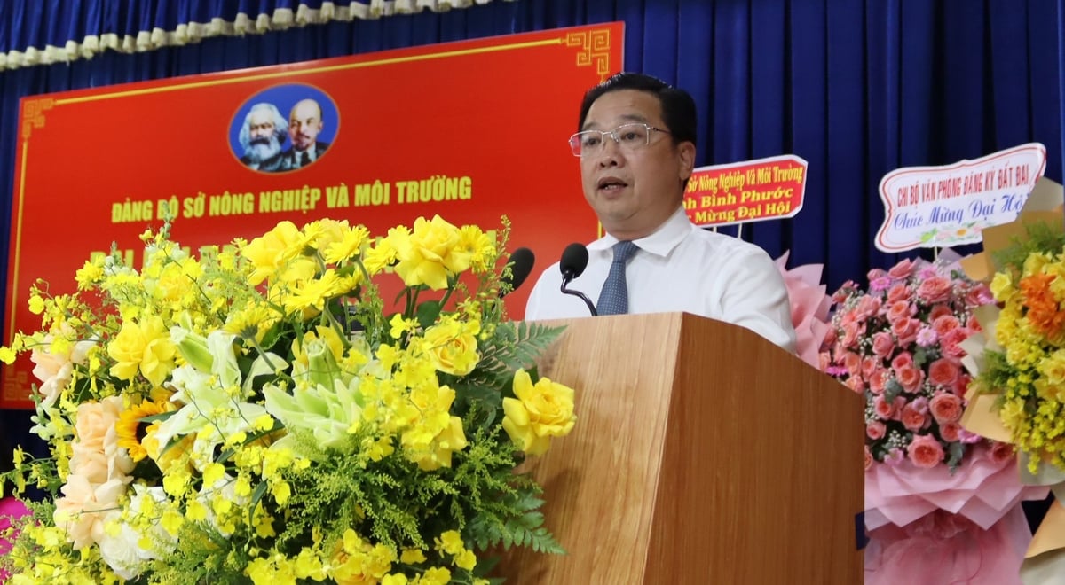 Ông Nguyễn Văn Thắng - Phó Bí thư Đảng ủy, Phó Giám đốc Sở Nông nghiệp và Môi trường Đồng Nai báo cáo chính trị tại Đại hội. Ảnh: Tường Tú. Ông Nguyễn Văn Thắng - Phó Bí thư Đảng ủy, Phó Giám đốc Sở Nông nghiệp và Môi trường Đồng Nai báo cáo chính trị tại Đại hội. Ảnh: Tường Tú.