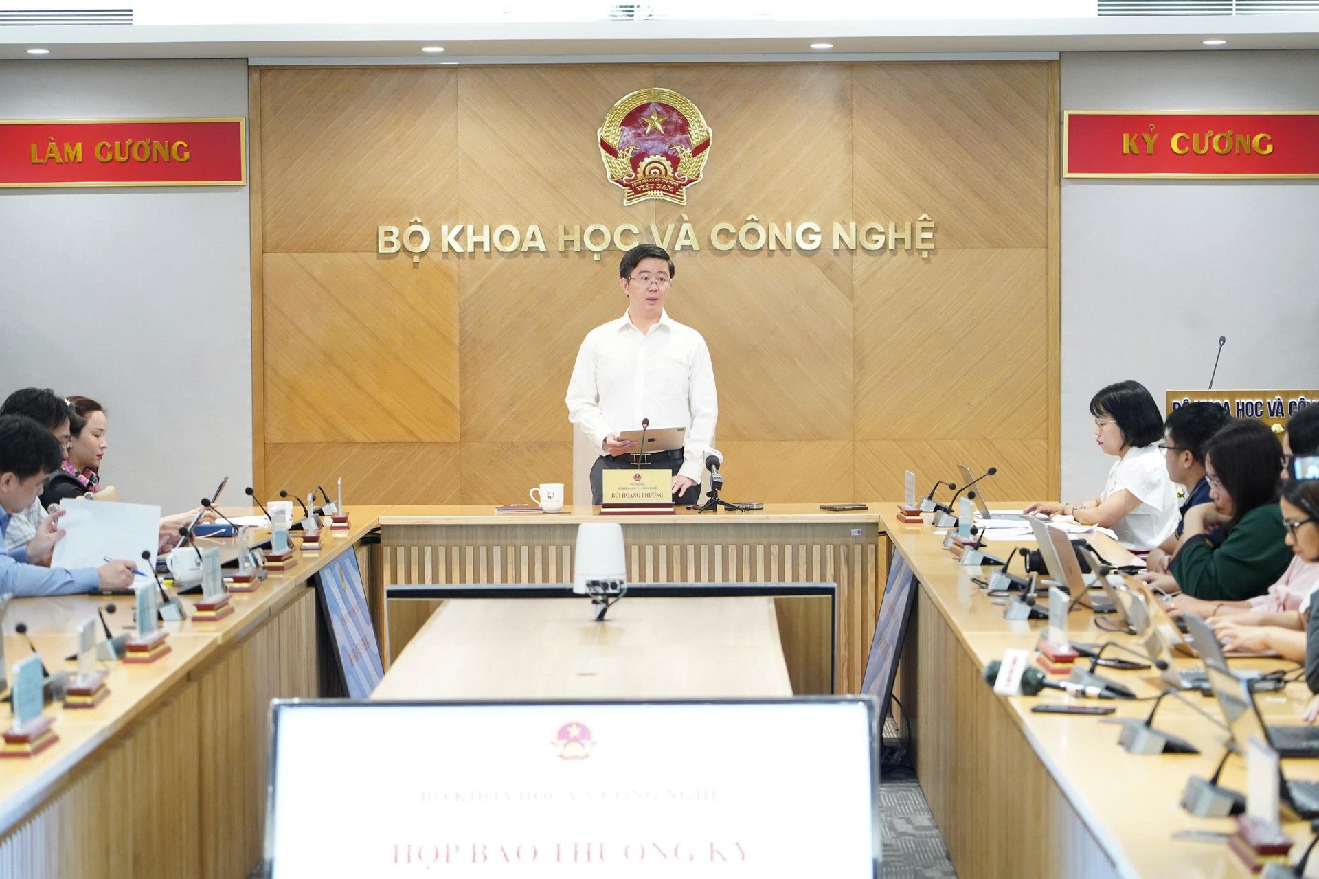 Thứ trưởng Bộ Khoa học và Công nghệ Bùi Hoàng Phương chủ trì họp báo chiều ngày 27/6. Ảnh: Mai Hà. Thứ trưởng Bộ Khoa học và Công nghệ Bùi Hoàng Phương chủ trì họp báo chiều ngày 27/6. Ảnh: Mai Hà.