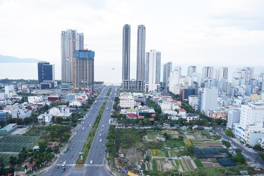 Đà Nẵng đang đối mặt với tình trạng nhiều khu đất lớn và lô đất tái định cư chưa sử dụng, bị bỏ hoang hoặc bị chiếm dụng trái phép. Ảnh: Lan Anh. Đà Nẵng đang đối mặt với tình trạng nhiều khu đất lớn và lô đất tái định cư chưa sử dụng, bị bỏ hoang hoặc bị chiếm dụng trái phép. Ảnh: Lan Anh.